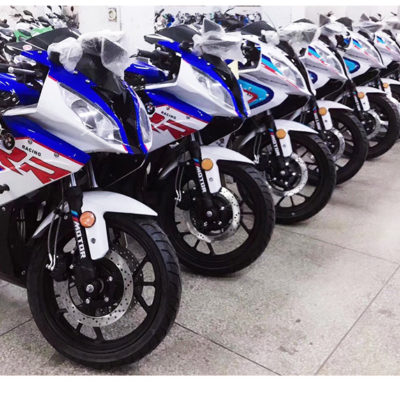 Moto électrique à deux roues modèle tout-terrain